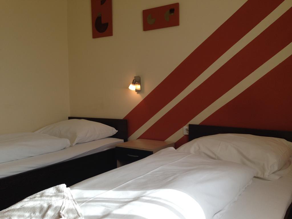 City Hotel Agoston Pécs Habitación foto