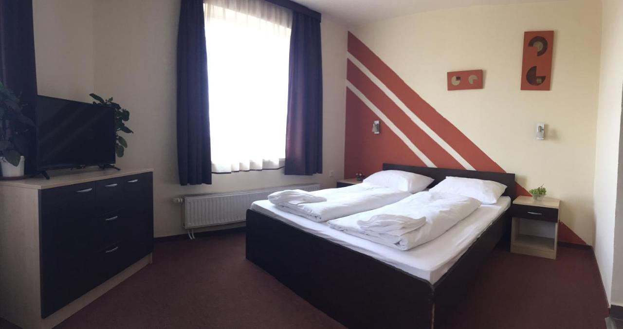 City Hotel Agoston Pécs Exterior foto